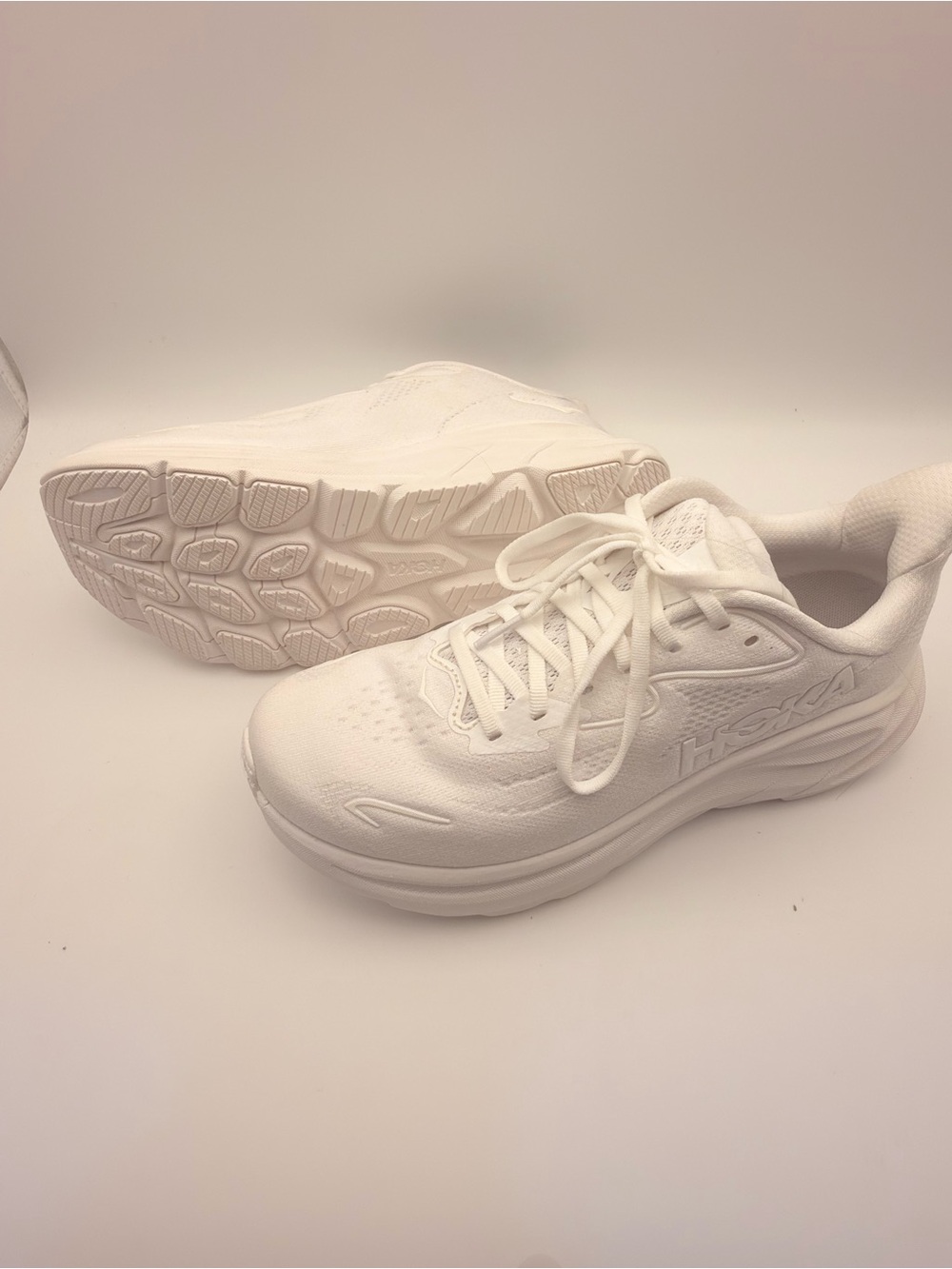 HOKA Clifton 10 Women’s Size 8B White Running Shoes New Damaged Box - Picture 2 of 8